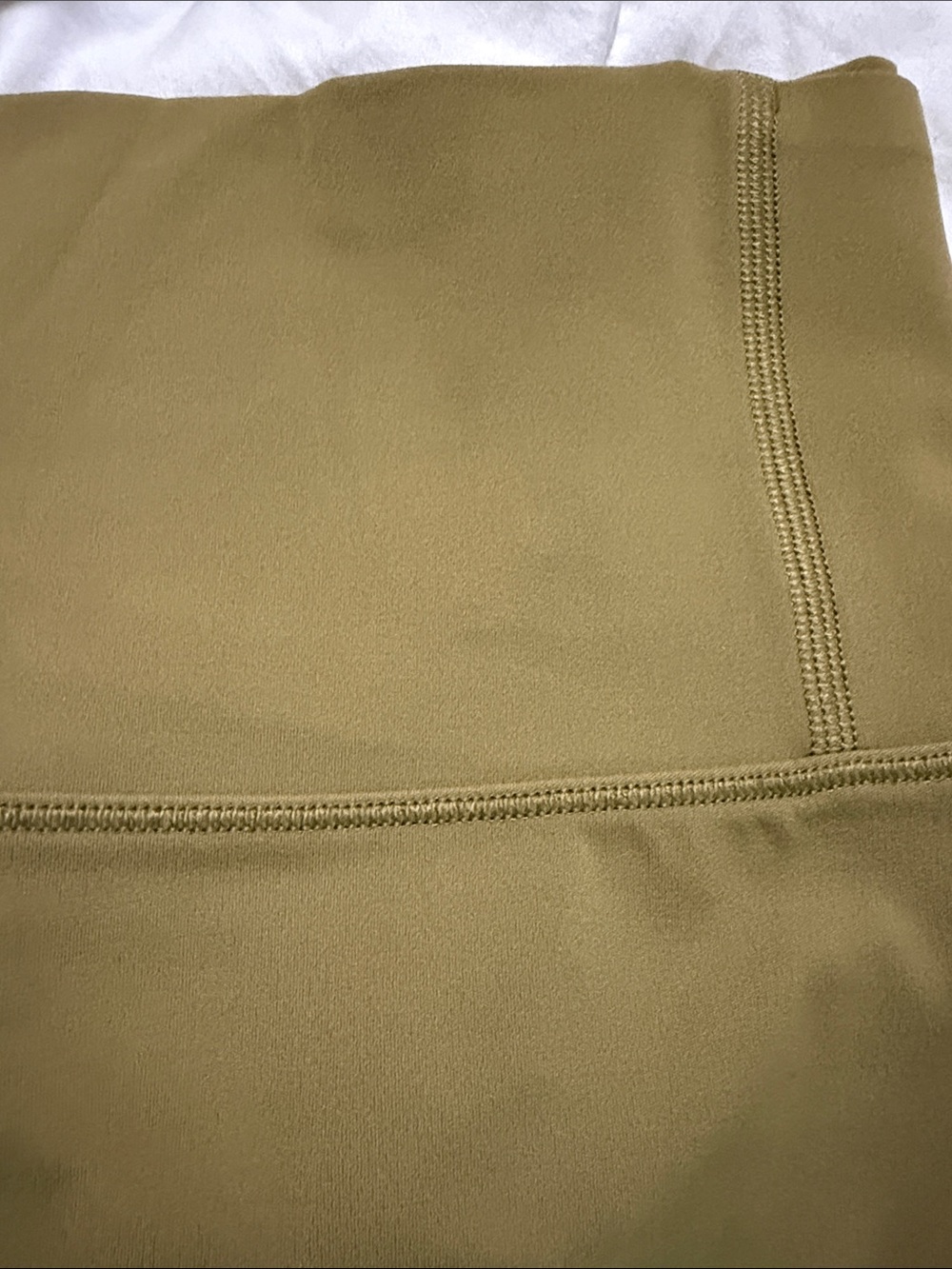Vuori Olive Green Women's High-Waist Active Shorts - Picture 4 of 4